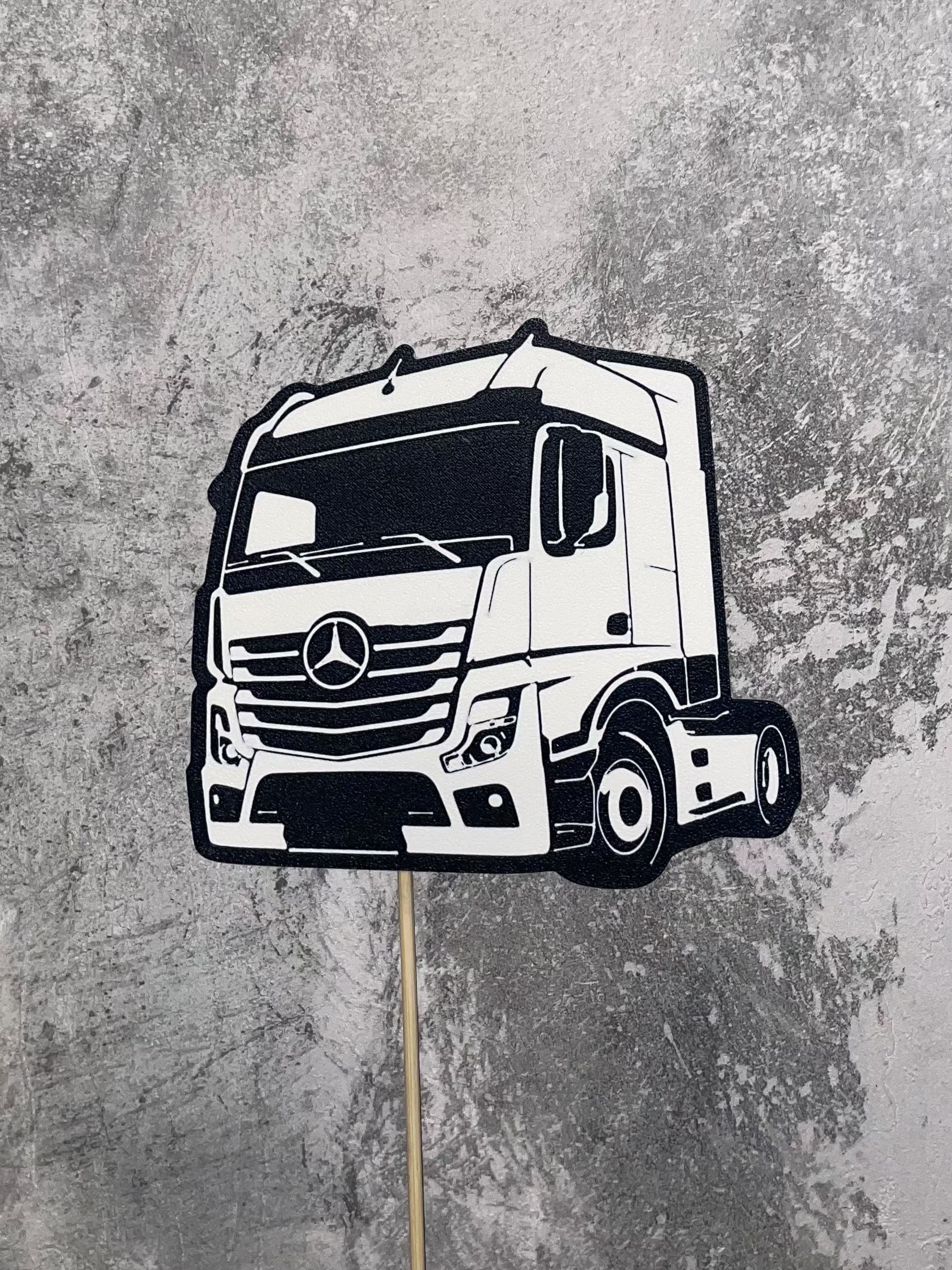 Topper na tort – ciężarówka Mercedes