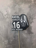 Topper na tort – Darth Vader Personalizowany (Imię + Wiek)